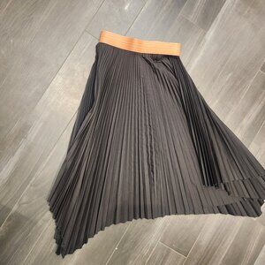 Black pleated skirt